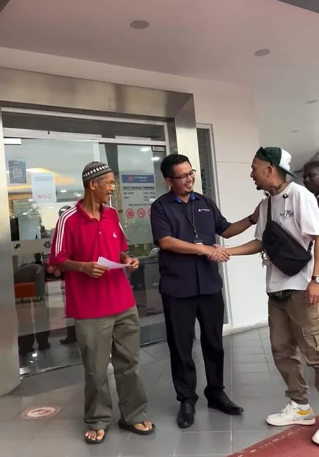 Caprice Bantu Pasangan Warga Emas Uzur, Hadiahkan Rumah Sewa, Buka Akaun Bank Untuk Terima Sumbangan