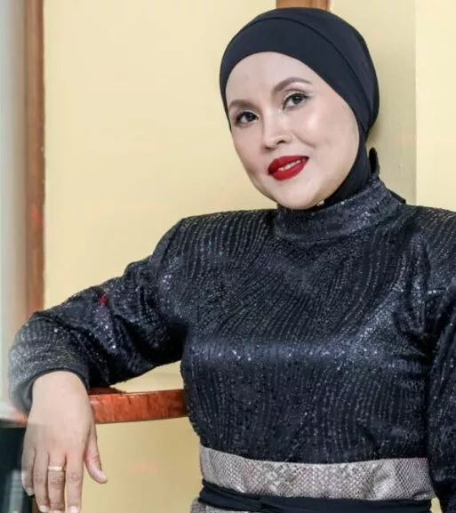 Kakak Sulung Meraung Dengar Lagu Achik Spin Di Pasar Raya -“Kalau Lagunya Dimainkan Di radio, Terus Saya Tutup”