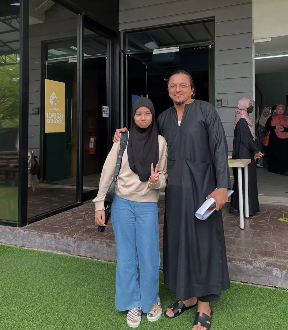 Engku Emran Terharu Aleesya Cemerlang IGCSE -“Tahniah 7A Anak Ayah, 11 Tahun Teman Ulang Kaji & Kelas Tambahan”