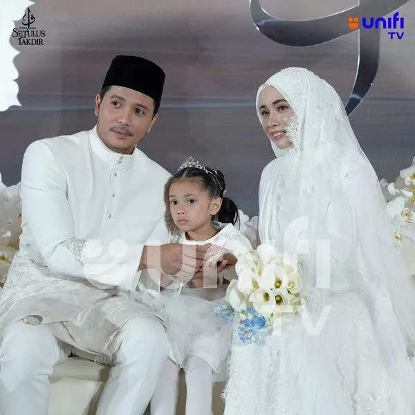 Fattah Amin Kongsi Momen Fatima Nak Berkepit Ketika Majlis Nikah - "Mungkin Dia Terlalu Rindu.." 18 Fattah Amin Kongsi Momen Fatima Nak Berkepit Ketika Majlis Nikah – “Mungkin Dia Terlalu Rindu..”