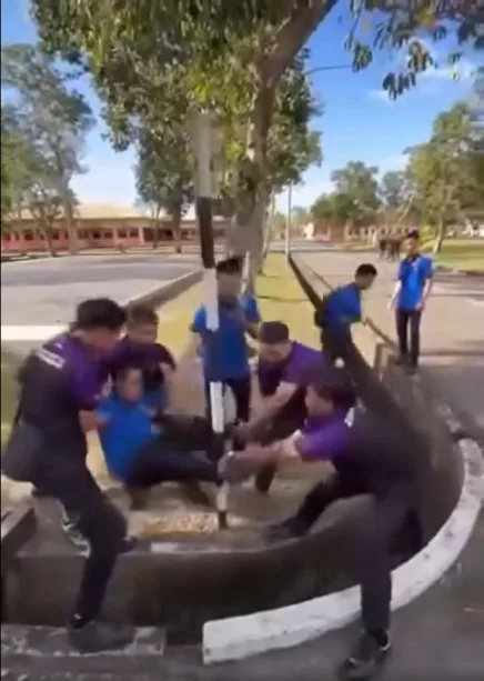 “Bergurau Melampau Juga Satu Bentuk Buli” – Dr Asyraf Wajdi- Tular Video Pelajar Dihayun Alat Sulit Ke Tiang Papan Tanda