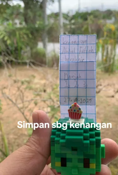 Sahabat Sejati: Rakan Karib Ziarah Pusara Murid Tahun Tiga Maut Terjatuh Dalam Lubang Kumbahan Setiap Hari