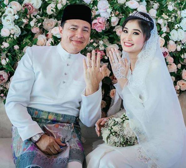 Eizlan Yusof Sambut Anak Kelima Usia 54 Tahun, Luah Syukur “Terima Kasih Isteri” 6 Eizlan Yusof Sambut Anak Kelima Usia 54 Tahun, Luah Syukur “Terima Kasih Isteri”