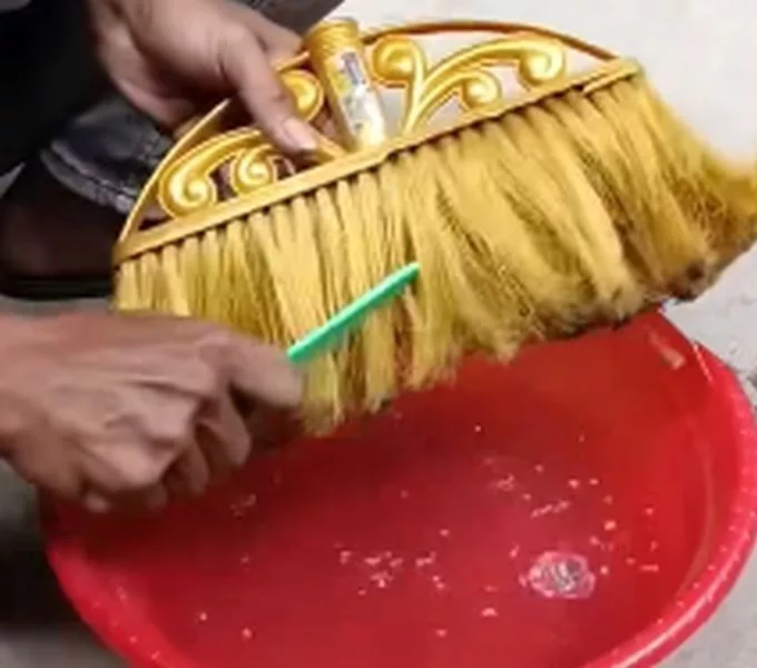 Cara Baik Pulih Penyapu Plastik PVC, Trik Jimat & Berkesan Elak Beli Baharu 6 Cara Baik Pulih Penyapu Plastik PVC, Trik Jimat & Berkesan Elak Beli Baharu