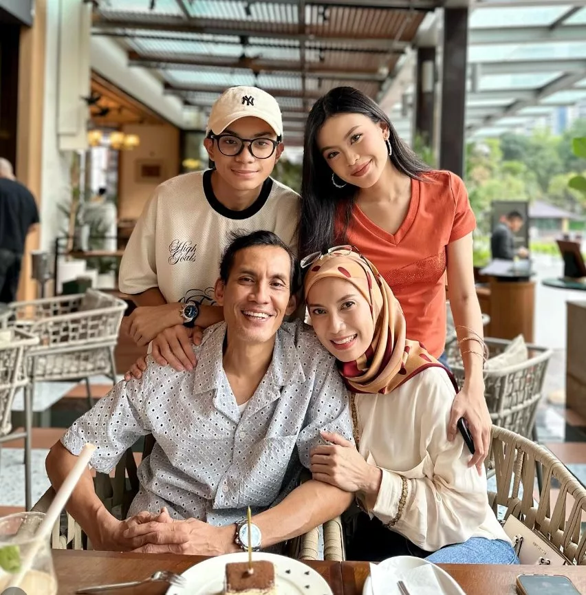 Faizal Hussein Dedah Cara Romantik Hargai Isteri, Tukar Cadar & Kemas Rumah Buat Ramai Tersentuh 7 Faizal Hussein Dedah Cara Romantik Hargai Isteri, Tukar Cadar & Kemas Rumah Buat Ramai Tersentuh