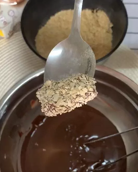 Biskut Jejari Coklat Nestum 3 Bahan: Resipi Raya Paling Mudah, Rangup & Sedap! 9 Biskut Jejari Coklat Nestum 3 Bahan: Resipi Raya Paling Mudah, Rangup & Sedap!