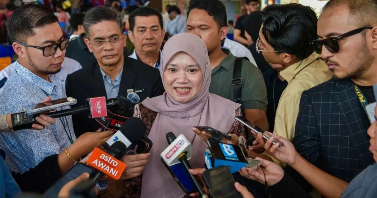 Gelombang Haba Malaysia! KPM Pertimbang Aircond Kelas & Solusi Mengejutkan Elak PdPR 4 Gelombang Haba Malaysia! KPM Pertimbang Aircond Kelas & Solusi Mengejutkan Elak PdPR