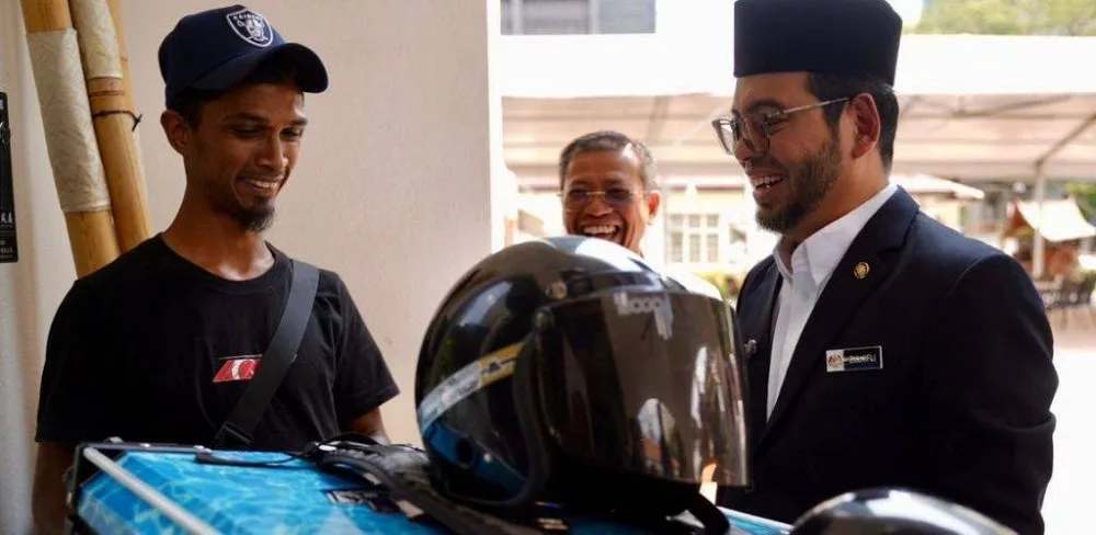 Abang Minyak Hitam Jalanan Terima Tajaan Umrah, Tunaikan Hasrat Bawa Ibu Ke Tanah Suci