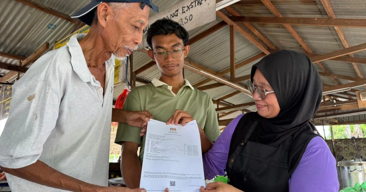 Fakhrul Iman SPM 11A+! Kisah Inspirasi Anak Peniaga Pisang Goreng 4 Fakhrul Iman SPM 11A+! Kisah Inspirasi Anak Peniaga Pisang Goreng