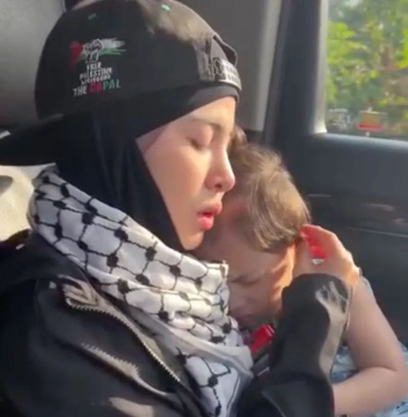 Ardell Aryana Ke Gaza! Momen Sayu, Doa Menyentuh Hati Suami Dan Anak-Anak
