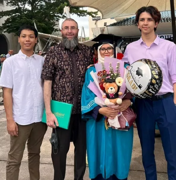 Anak Didakwa, Ibu Bangkit Belajar Undang-Undang Dan Kini Bergelar Peguam