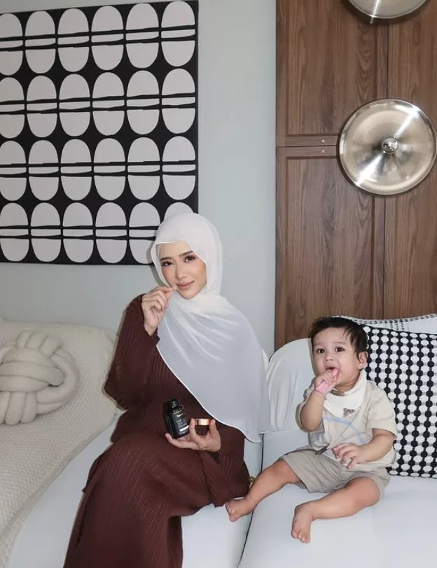 Fatin Afeefa Sunatkan Anak Usia 2 Hari, Akui Proses Penjagaan Sangat Mudah.“Best Decisio Ever!”