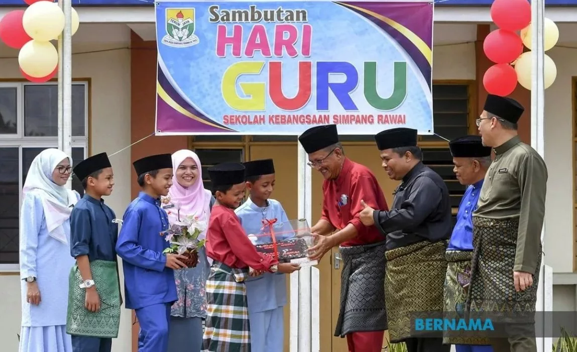 Elak Beban Ibu Bapa, JAIS Akan Nilai Semula Sambutan Hari Guru