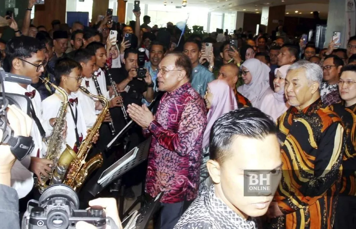 KPM Umum 12 Inisiatif Sempena Hari Guru, Anak Cikgu Cemerlang 10A SPM Layak Terima Inisiatif 5 KPM Umum 12 Inisiatif Sempena Hari Guru, Anak Cikgu Cemerlang 10A SPM Layak Terima Inisiatif