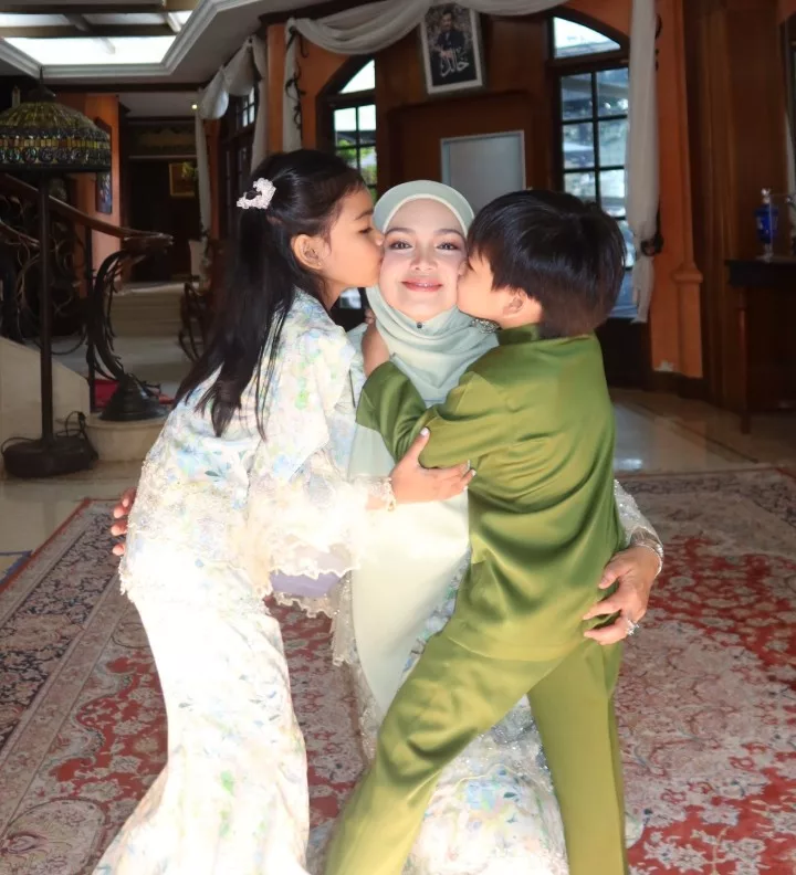 Siti Nurhaliza Mahu Anak Nikmati Zaman Kanak-Kanak, Bukan Tekanan Dunia Seni 4 Siti Nurhaliza Mahu Anak Nikmati Zaman Kanak-Kanak, Bukan Tekanan Dunia Seni