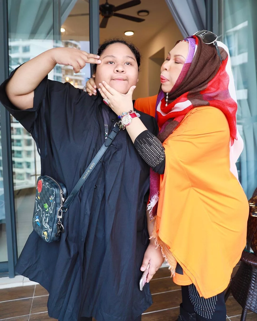 Cik B Sebak Terima Lamborghini RM1.6 Juta Daripada Vida Sempena Ulang Tahun Ke-21 5 Cik B Sebak Terima Lamborghini RM1.6 Juta Daripada Vida Sempena Ulang Tahun Ke-21