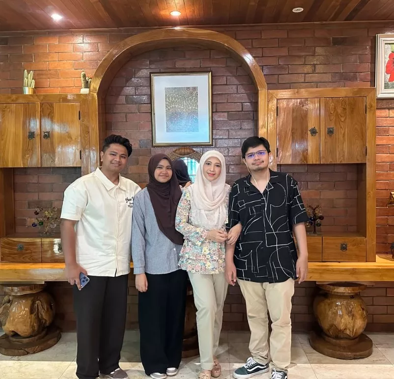 “Saya Manusia Biasa...” , Luahan Pengurus Siti Nurhaliza Tentang Amanah Bergelar Ibu Diusia 26 Tahun 5 “Saya Manusia Biasa…” , Luahan Pengurus Siti Nurhaliza Tentang Amanah Bergelar Ibu Diusia 26 Tahun