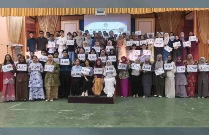 “Bangun 5 Pagi Urus Ayah”, Hafizah 30 Juzuk Raih PNGK 4.0 STPM 5 “Bangun 5 Pagi Urus Ayah”, Hafizah 30 Juzuk Raih PNGK 4.0 STPM