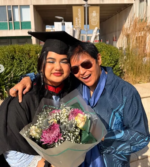 “Sentiasa Rendah Diri, Berani Kejar Impian”, Azalina Bangga Anak Raih Ijazah Kelas Pertama Di UK