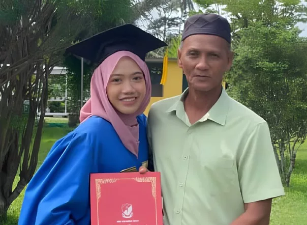 Anak Pengait Sawit Cemerlang STPM, Tekad Mahu Jadi Guru Demi Ubah Nasib Keluarga