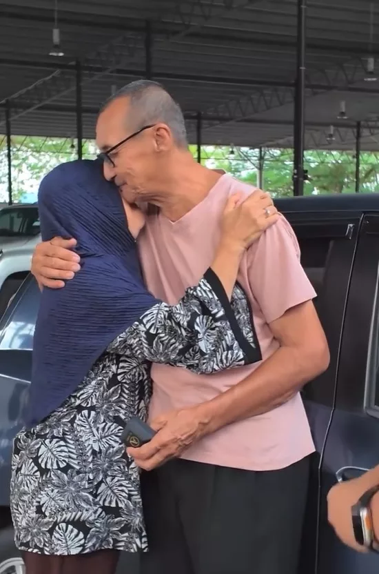 “Bila Dah Berumur, Kami Reda”, 42 Tahun Kahwin Tanpa Zuriat, Pasangan Ini Tetap Setia Hidup Berdua