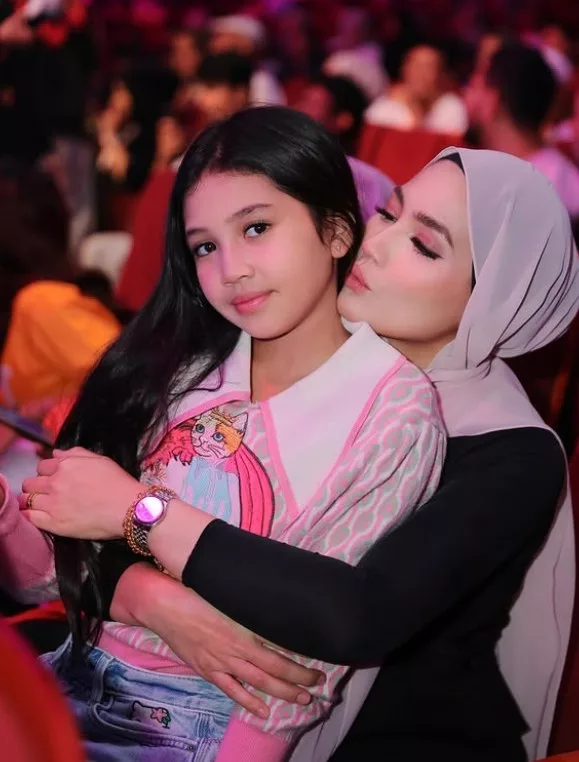 Fasha Sandha Kongsi Keputusan Anak, Bangga Jemyma Raih 10A Walaupun Ada Gred C Dan D 5 Fasha Sandha Kongsi Keputusan Anak, Bangga Jemyma Raih 10A Walaupun Ada Gred C Dan D