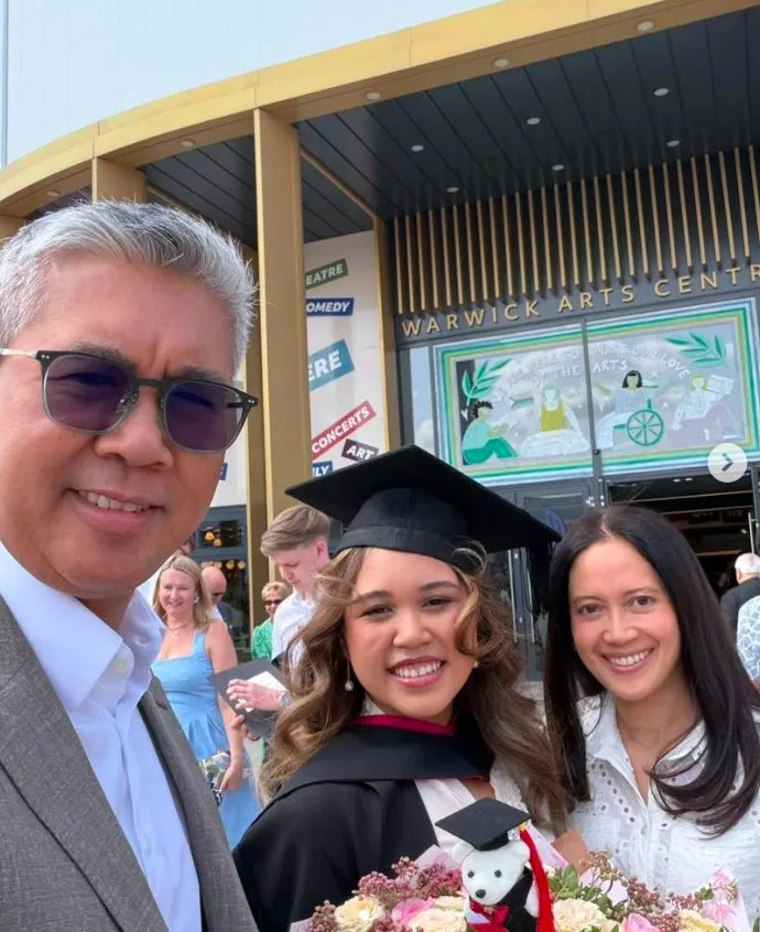 Tengku Zafrul Bangga Anak Raih First Class, Kini Sambung Pengajian Di Oxford