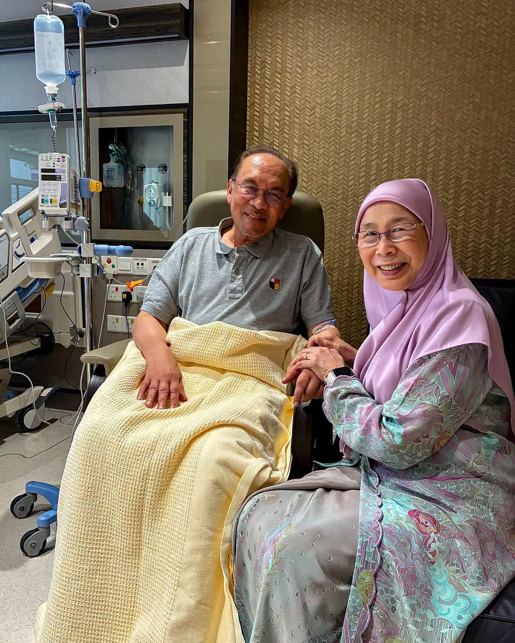 “Pendamping Dalam Setiap Keadaan” Anwar Hargai Wan Azizah Sentiasa Di Sisi