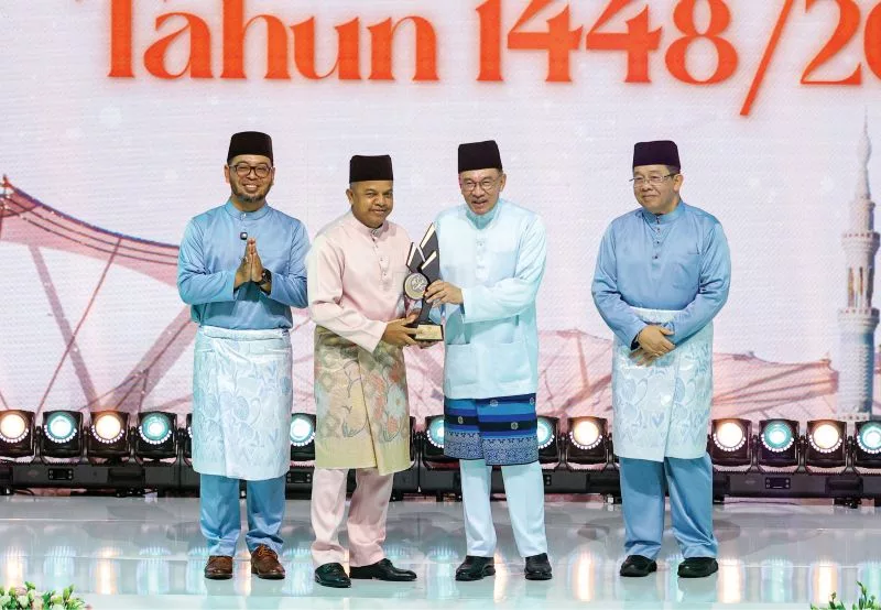 “Saya Jadi Seperti Sponge” 3 Dekad Dampingi Ayob Khan, Zalena Jadi Benteng Hadapi Fitnah