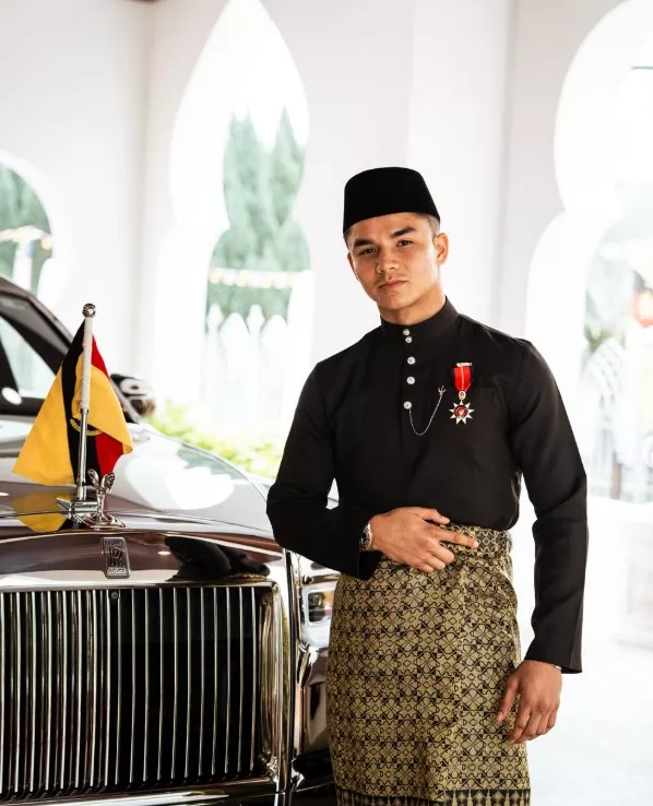 “Agi Idup Agi Ngelaban” Jojo Ghazali Terima Ahli Bintang Sarawak