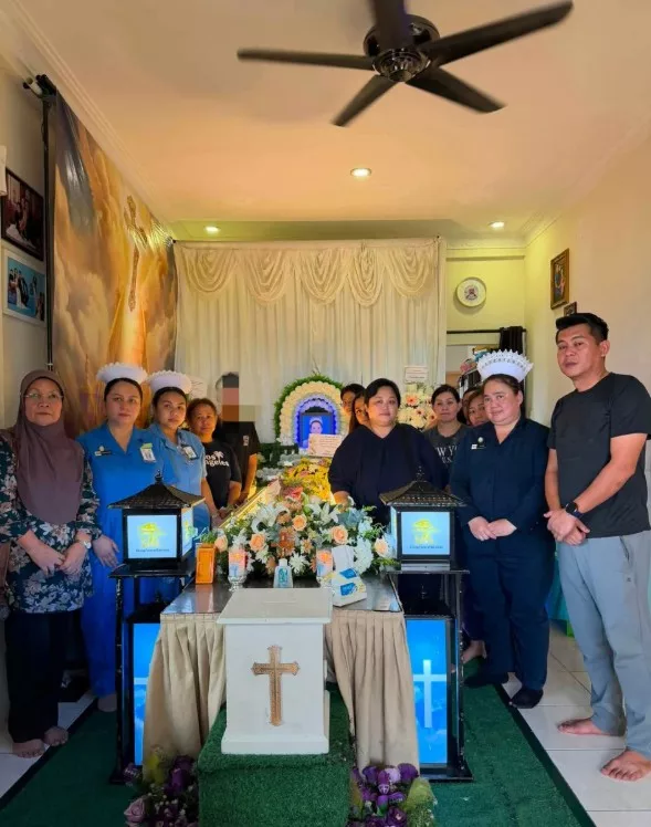 “Masakan Masih Dalam Kuali...” Jururawat Pergi Selamanya Selepas Habis Syif Malam, Sempat Peluk Suami & Anak 7 “Masakan Masih Dalam Kuali…” Jururawat Pergi Selamanya Selepas Habis Syif Malam, Sempat Peluk Suami & Anak