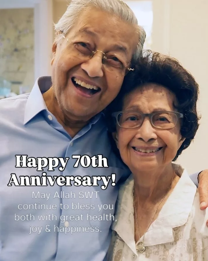 “Tak Suka Sakitkan Hati Pasangan” Tun Mahathir & Tun Hasmah Rai 70 Tahun Perkahwinan, Kongsi Rahsia Rumah Tangga Bahagia 4 “Tak Suka Sakitkan Hati Pasangan” Tun Mahathir & Tun Hasmah Rai 70 Tahun Perkahwinan, Kongsi Rahsia Rumah Tangga Bahagia