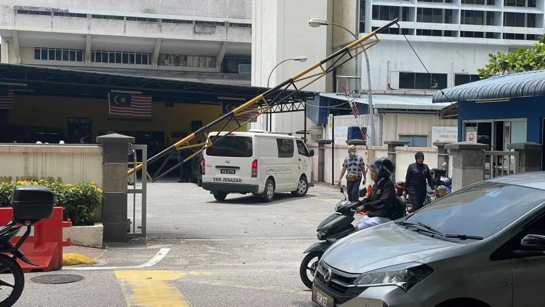 Seorang Anak Terselamat Kerana Tak Ikut Bercuti, Bapa & Dua Adik Jadi Korban Rempuhan Lori Imigresen 4 Seorang Anak Terselamat Kerana Tak Ikut Bercuti, Bapa & Dua Adik Jadi Korban Rempuhan Lori Imigresen