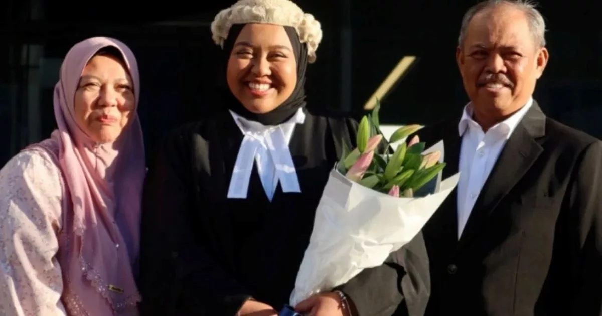 Kerja Tukang Cuci, Jual Kuih Demi Sara Hidup, Kini Nur Zahirah Bergelar Peguam Di New Zealand 2 Kerja Tukang Cuci, Jual Kuih Demi Sara Hidup, Kini Nur Zahirah Bergelar Peguam Di New Zealand