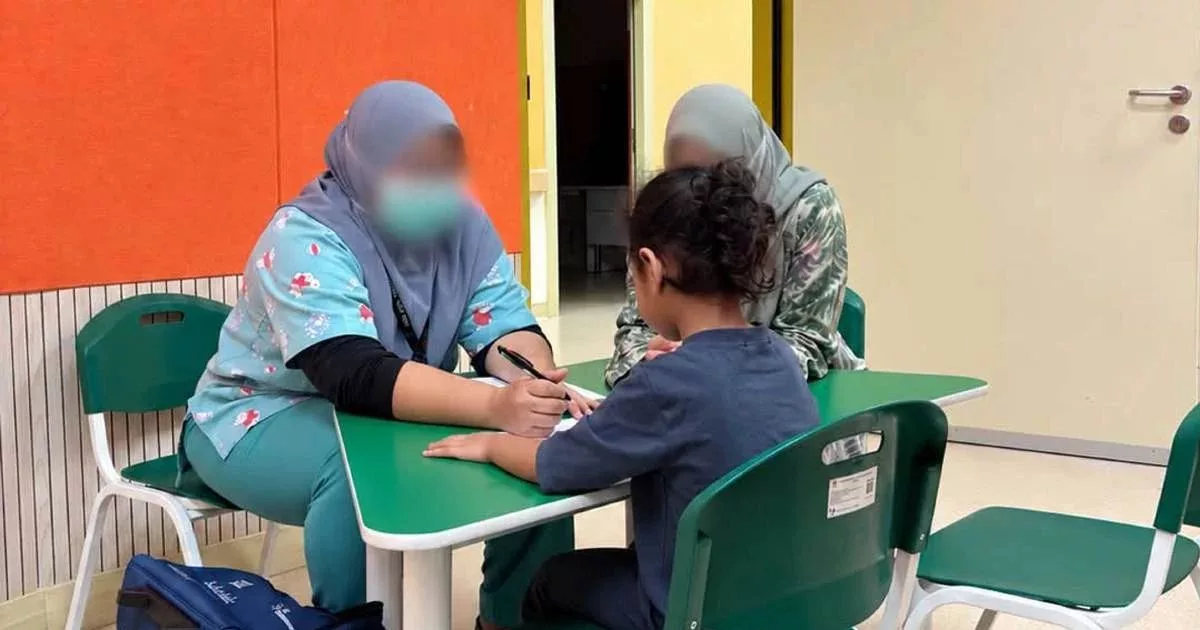 “Fikiran Dah Bersedia, Tapi Hati Belum Tentu Kebal”, Azmi Saat Sebak Anak Disahkan Dalam Spektrum Autisme 2 “Fikiran Dah Bersedia, Tapi Hati Belum Tentu Kebal”, Azmi Saat Sebak Anak Disahkan Dalam Spektrum Autisme