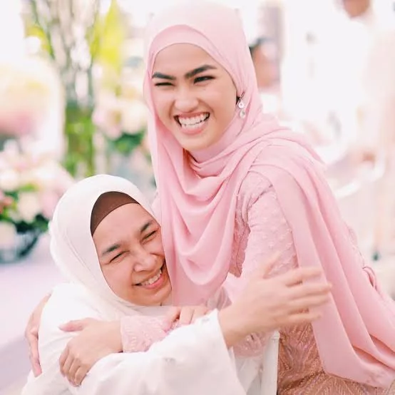 “Siapa Lagi Yang Boleh Faham Kakak Selain Mama?”, Elfira Loy Luah Rindu Selepas Pemergian Ibu 3 “Siapa Lagi Yang Boleh Faham Kakak Selain Mama?”, Elfira Loy Luah Rindu Selepas Pemergian Ibu