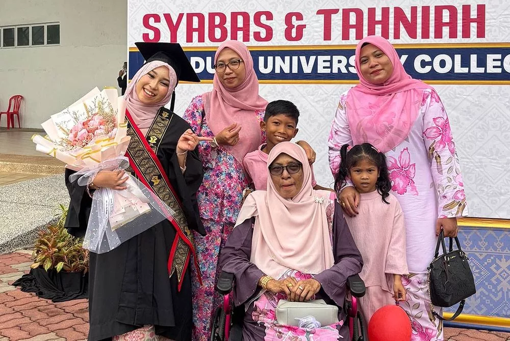 Demi Ibu Jalani Dialisis, Nur Fathiah Pilih Belajar Dekat Rumah, Kini Raih Anugerah Rektor