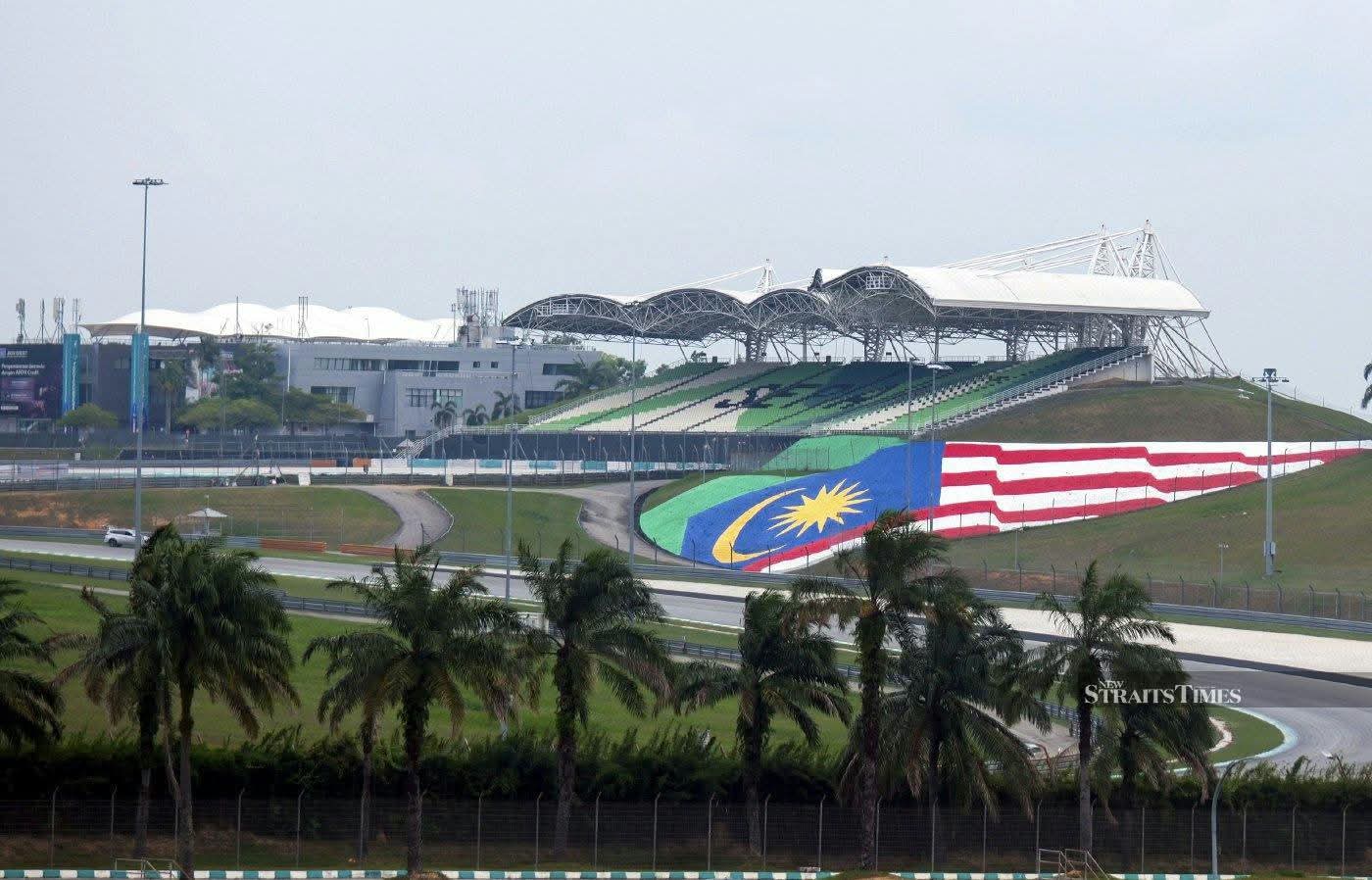 Kenangan F1, Bendera Malaysia Jadi Memori ‘Mahal’ Bersama Arwah Bapa 2 Kenangan F1, Bendera Malaysia Jadi Memori ‘Mahal’ Bersama Arwah Bapa