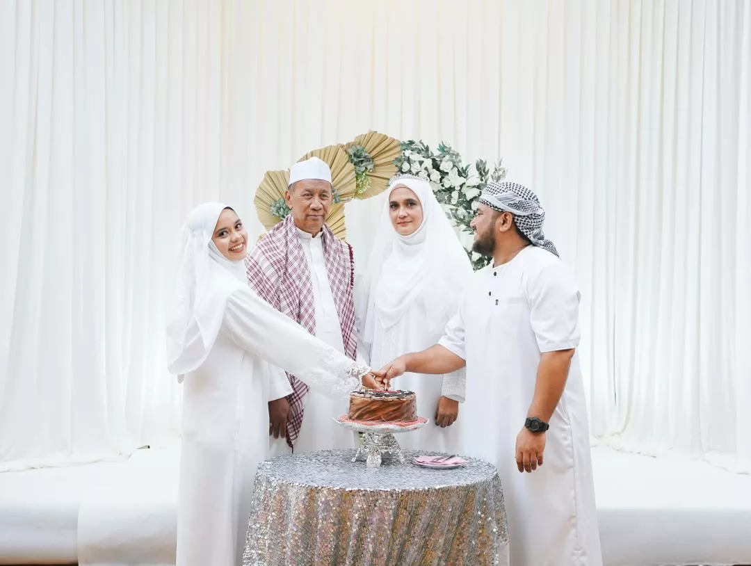 Besan Jadi Suami Isteri, Kisah Jodoh Tak Disangka Ini Curi Perhatian 2 Besan Jadi Suami Isteri, Kisah Jodoh Tak Disangka Ini Curi Perhatian