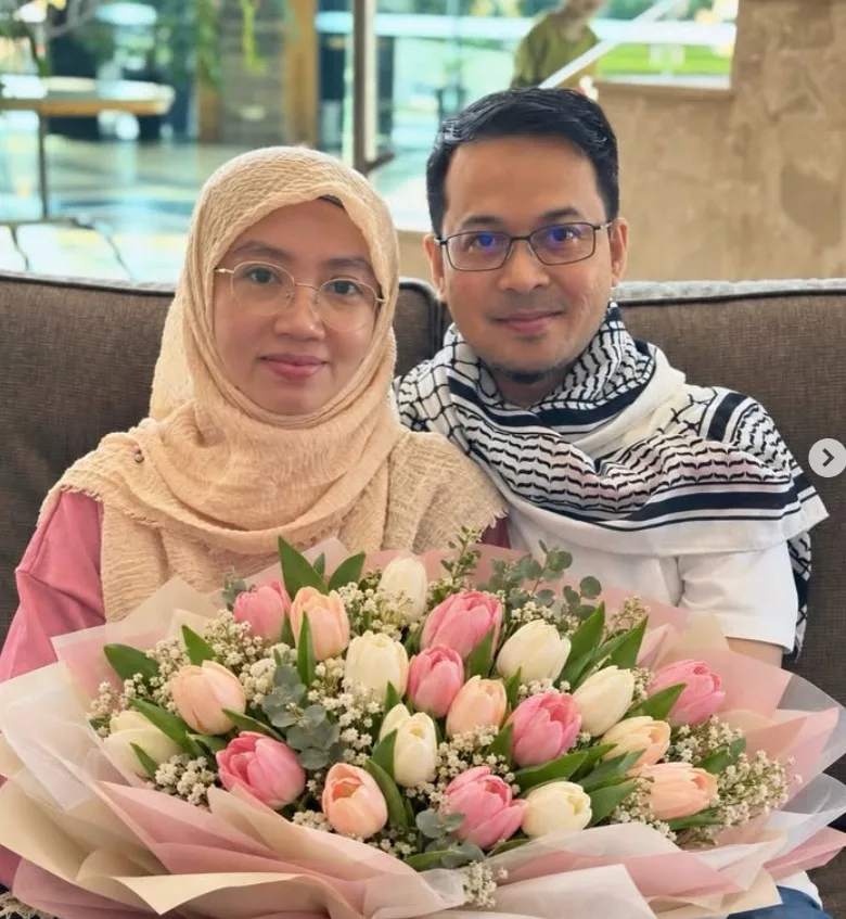 “Ada Letihmu Yang Jarang Bersuara…” Fedtri Yahya Hargai Pengorbanan Isteri, Puisi Hari Lahir Sentuh Hati!