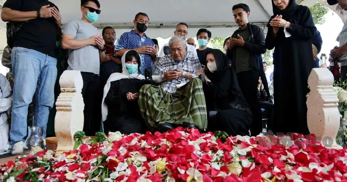 “Setiap Benda Yang Dipandang Akan Ingatkan Arwah Bonda”, Mukhriz Kongsi Keadaan Tun M 3 “Setiap Benda Yang Dipandang Akan Ingatkan Arwah Bonda”, Mukhriz Kongsi Keadaan Tun M