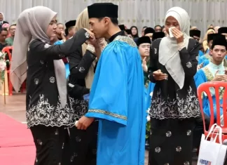 “Takkan Adik Naik Pentas Tanpa Tepukan Keluarga…” Tiga Kakak Rai Kejayaan Adik Yatim Piatu