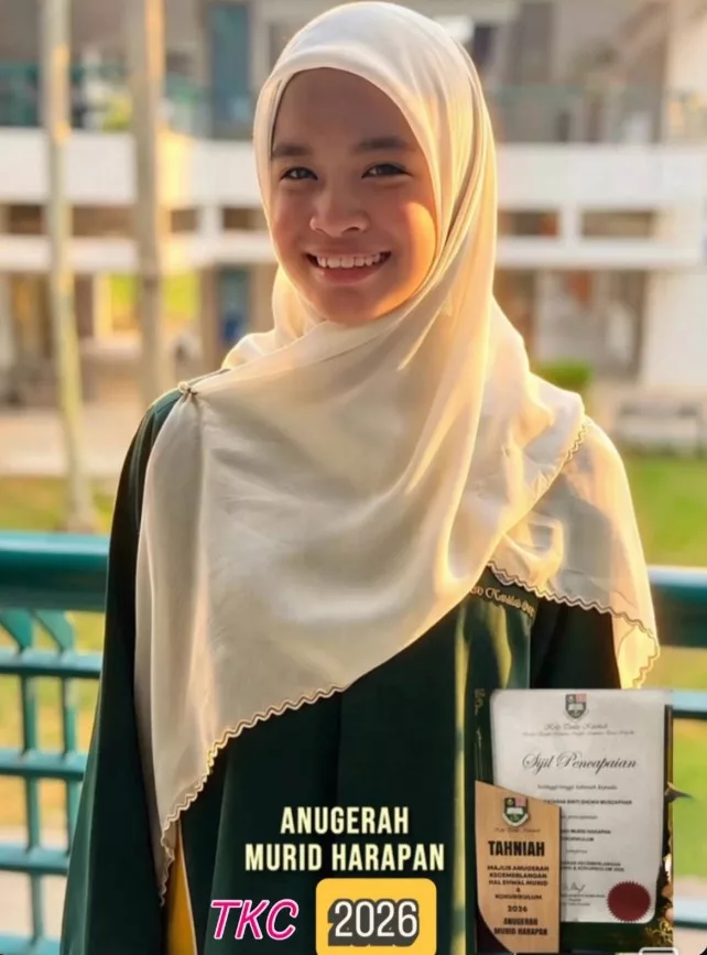 “Daddy Is Proud Of You…” Anak Kedua Dr Sheikh Muszaphar Raih Anugerah Murid Harapan, Baru Tingkatan Satu! 2 “Daddy Is Proud Of You…” Anak Kedua Dr Sheikh Muszaphar Raih Anugerah Murid Harapan, Baru Tingkatan Satu!